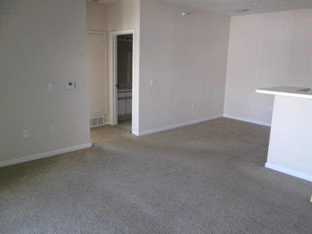 OMAHA Apartment: HILLSBOROUGH POINTE