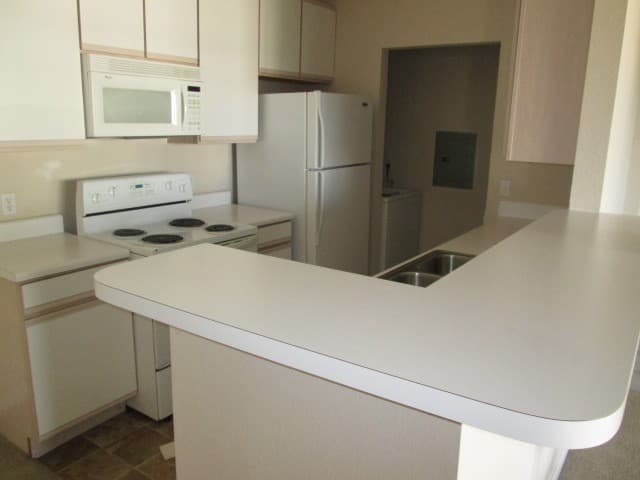 OMAHA Apartment: HILLSBOROUGH POINTE