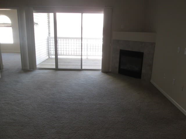 OMAHA Apartment: HILLSBOROUGH POINTE