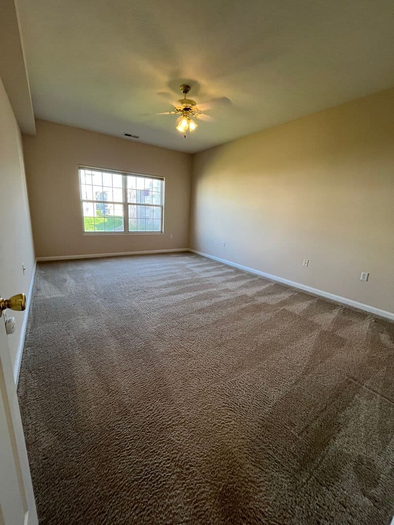 OMAHA Apartment: HILLSBOROUGH POINTE