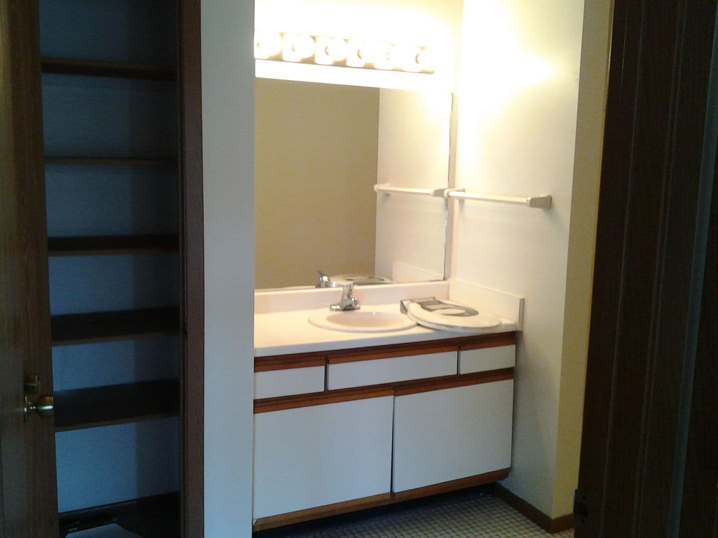 OMAHA Apartment: 2606 North 115th Court