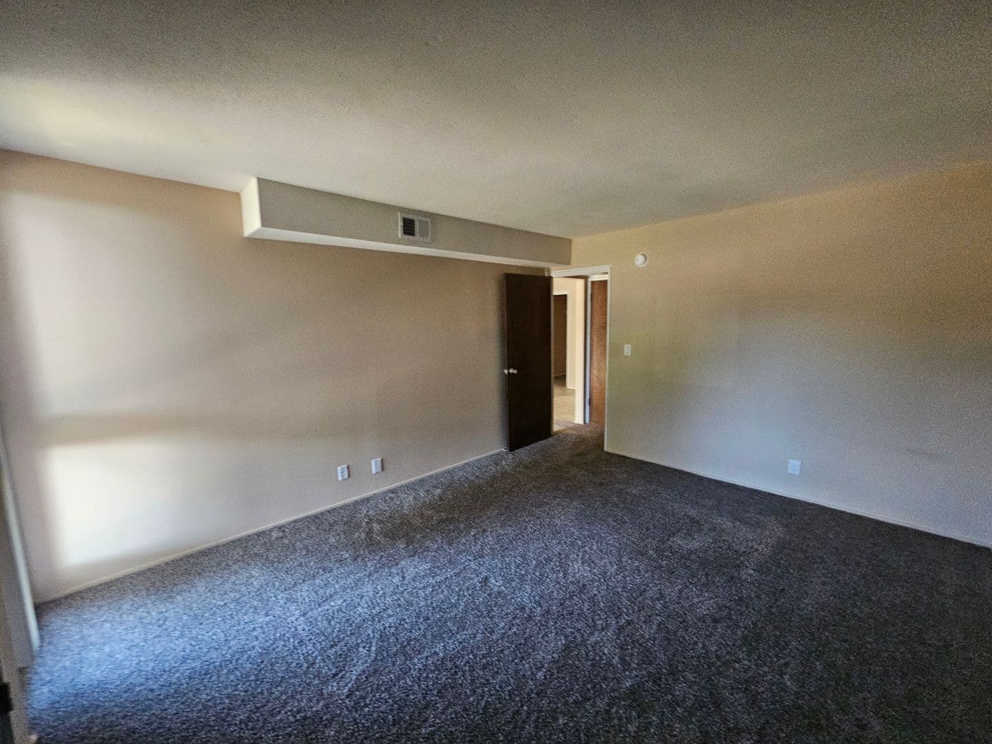 Omaha Apartment: 3724 Jackson Street