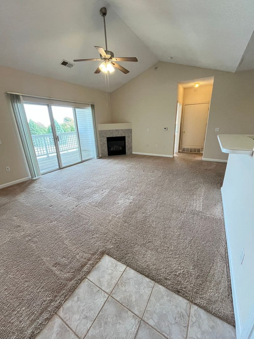 OMAHA Apartment: HILLSBOROUGH POINTE