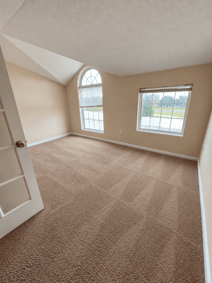 OMAHA Apartment: HILLSBOROUGH POINTE