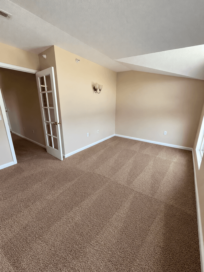 OMAHA Apartment: HILLSBOROUGH POINTE