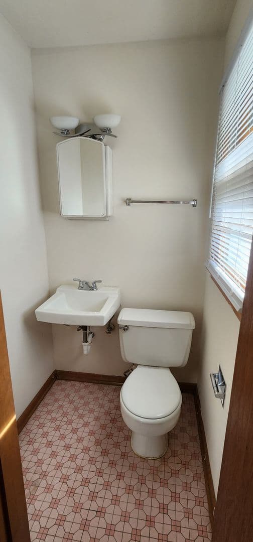 Omaha Apartment: 4955-4957 Cuming Street