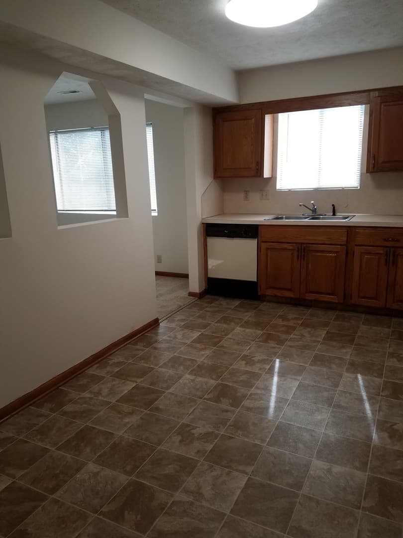 OMAHA Apartment: CRYER PLACE