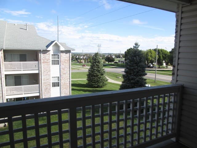 OMAHA Apartment: HILLSBOROUGH POINTE