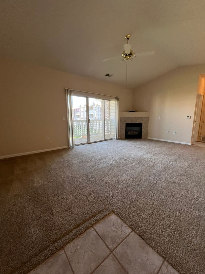 OMAHA Apartment: HILLSBOROUGH POINTE