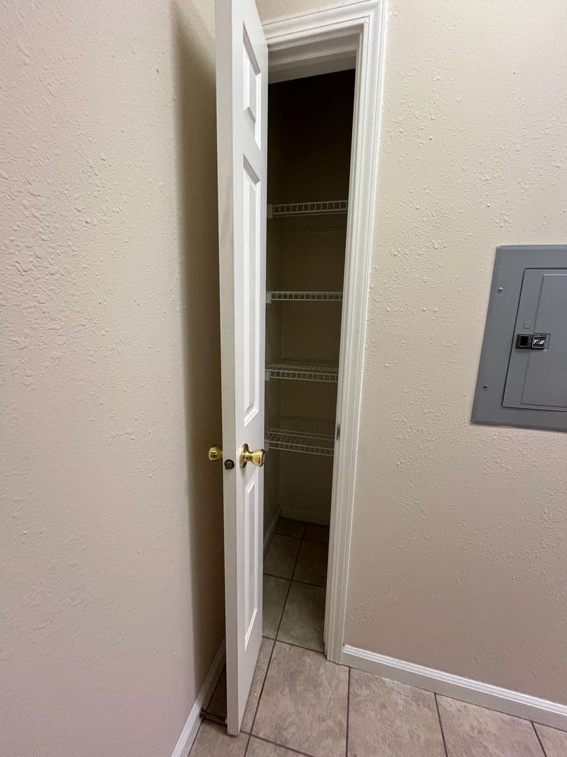 OMAHA Apartment: HILLSBOROUGH POINTE