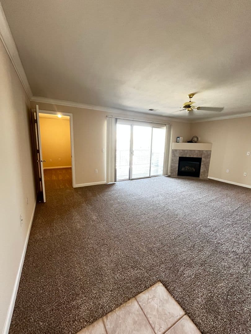 OMAHA Apartment: HILLSBOROUGH POINTE