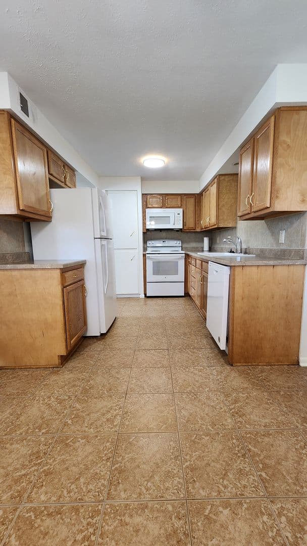 Omaha Apartment: C/O Schwalb Realty