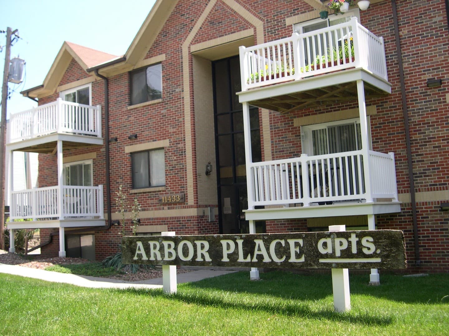OMAHA Apartment: ARBOR PLACE