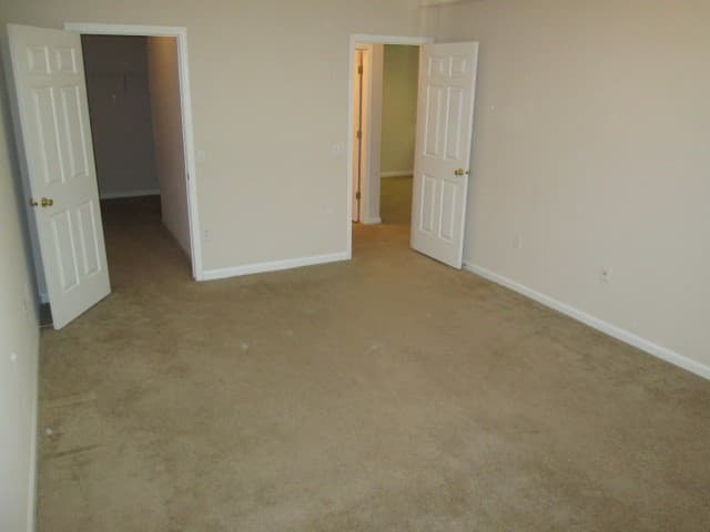 OMAHA Apartment: HILLSBOROUGH POINTE