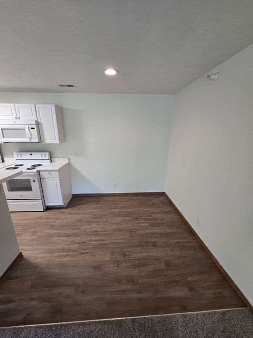 OMAHA Apartment: STONEGATE