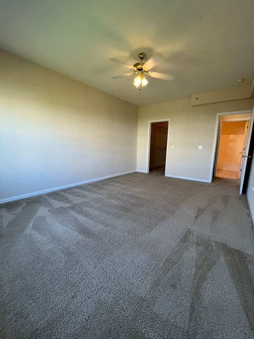 OMAHA Apartment: HILLSBOROUGH POINTE