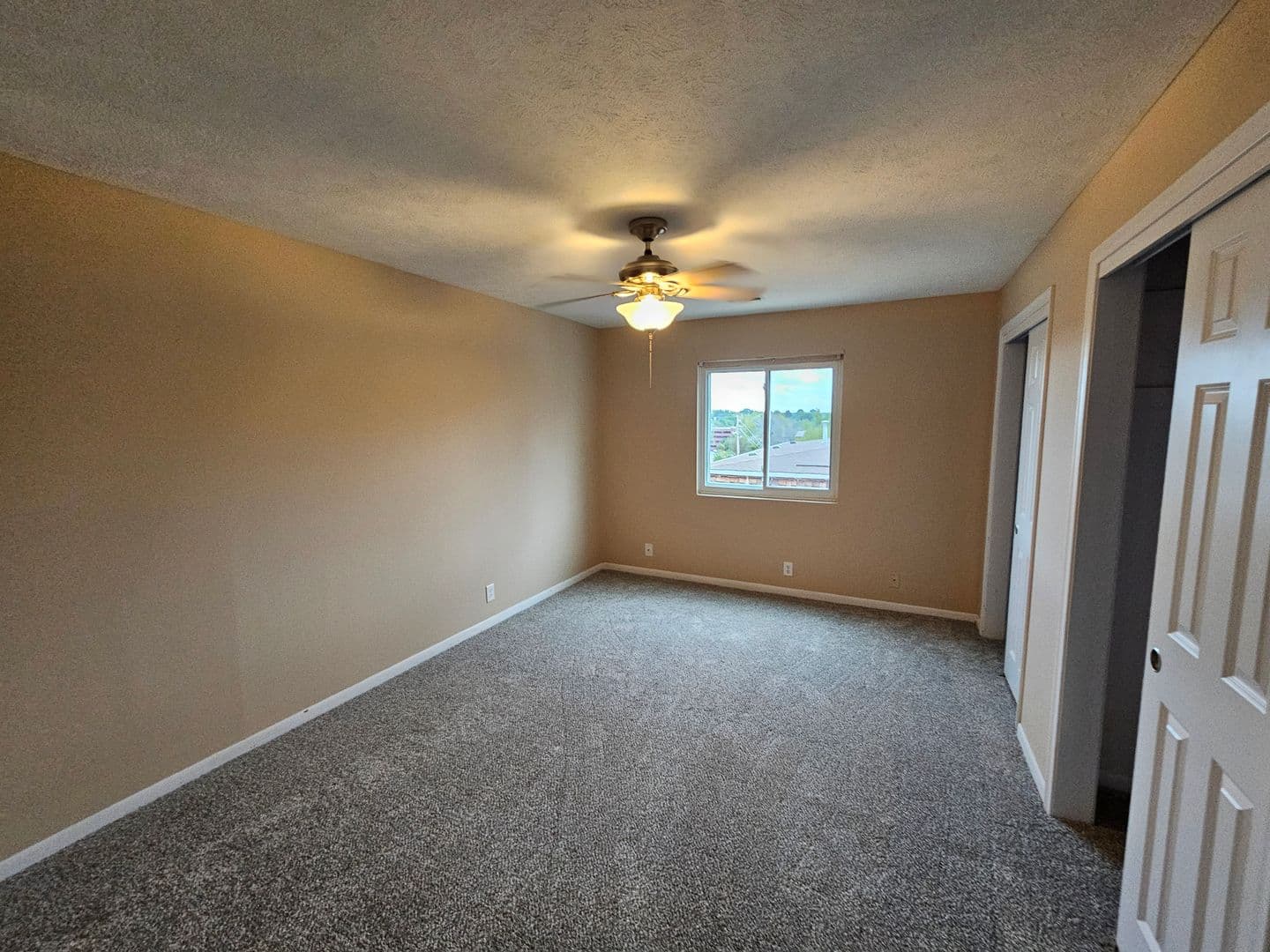 OMAHA Apartment: CHARTER OAK II