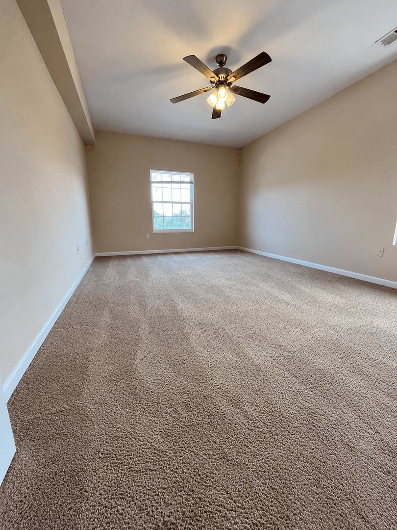 OMAHA Apartment: HILLSBOROUGH POINTE