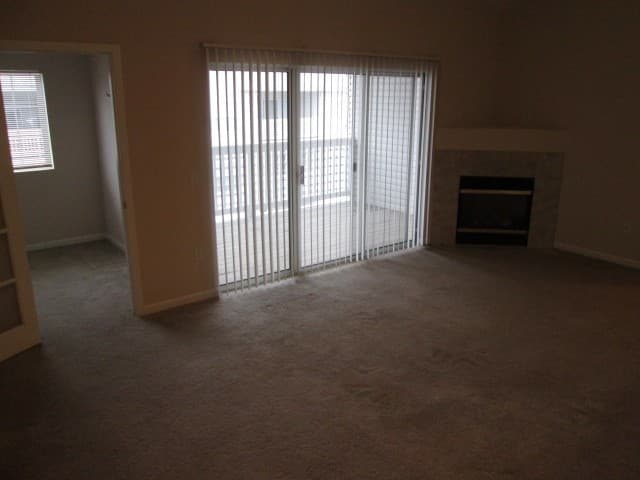OMAHA Apartment: HILLSBOROUGH POINTE