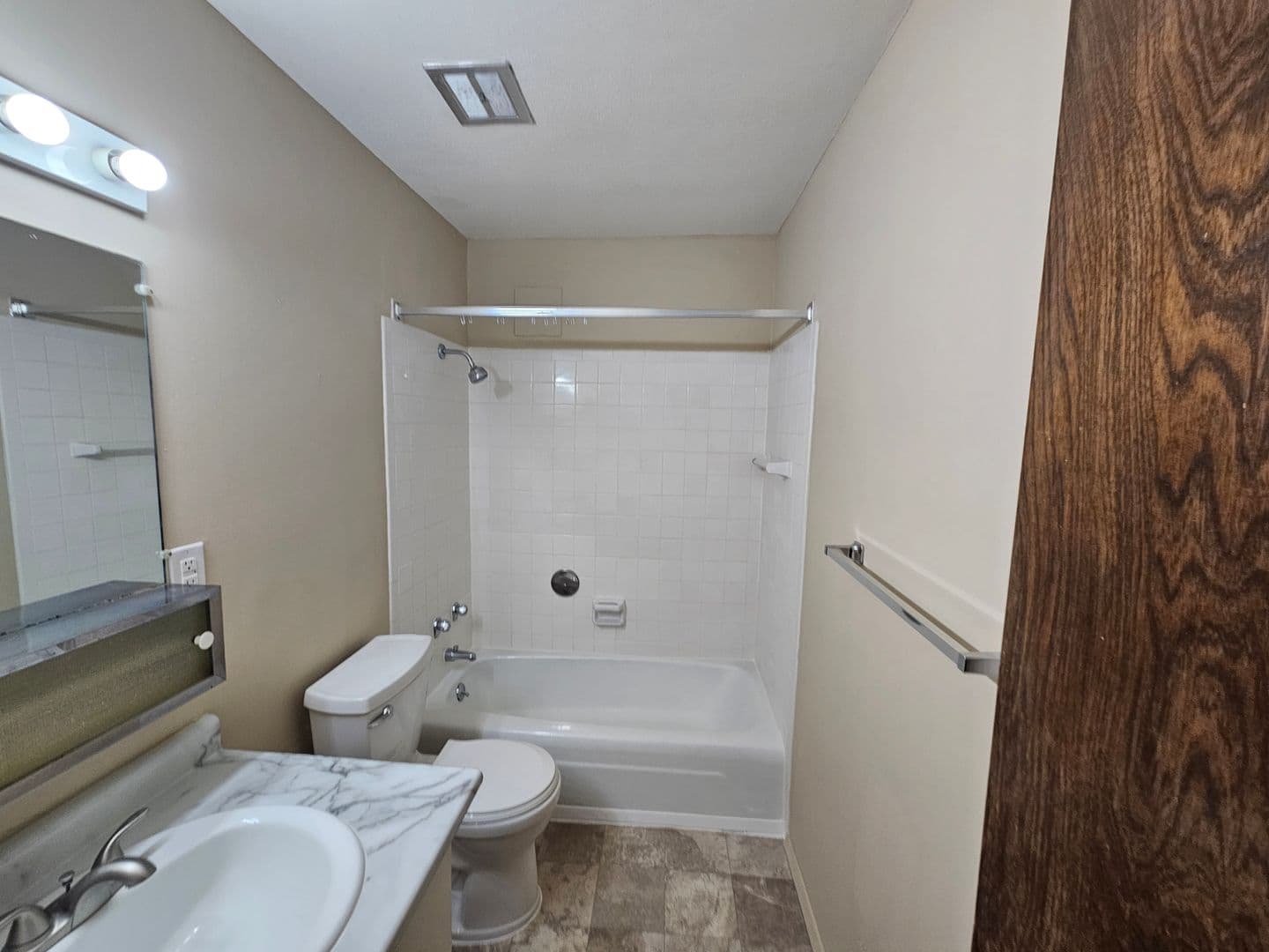 Omaha Apartment: 3724 Jackson Street
