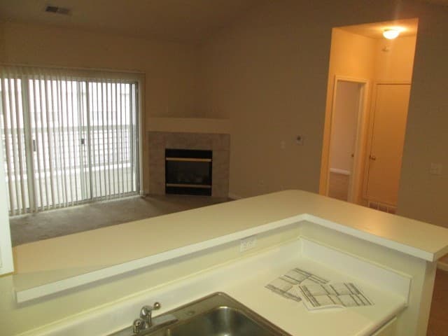 OMAHA Apartment: HILLSBOROUGH POINTE