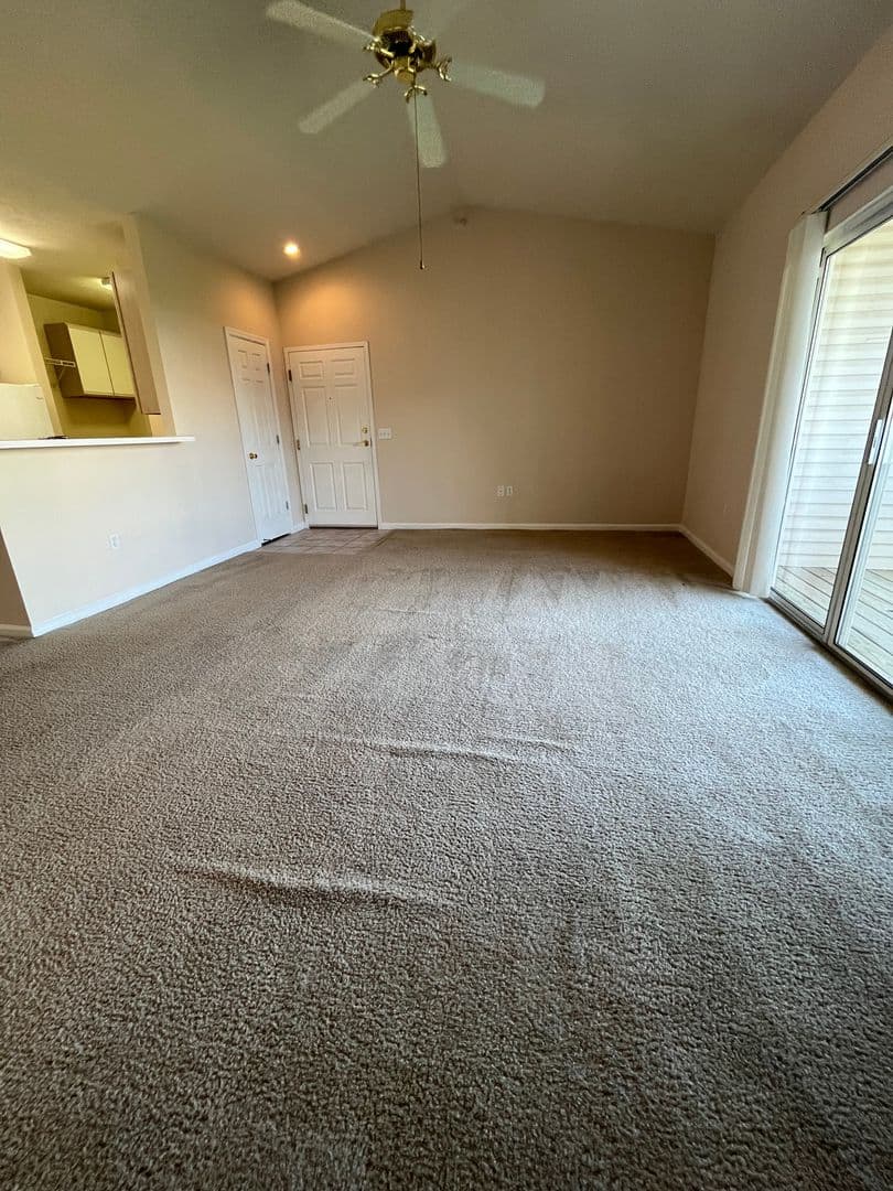 OMAHA Apartment: HILLSBOROUGH POINTE