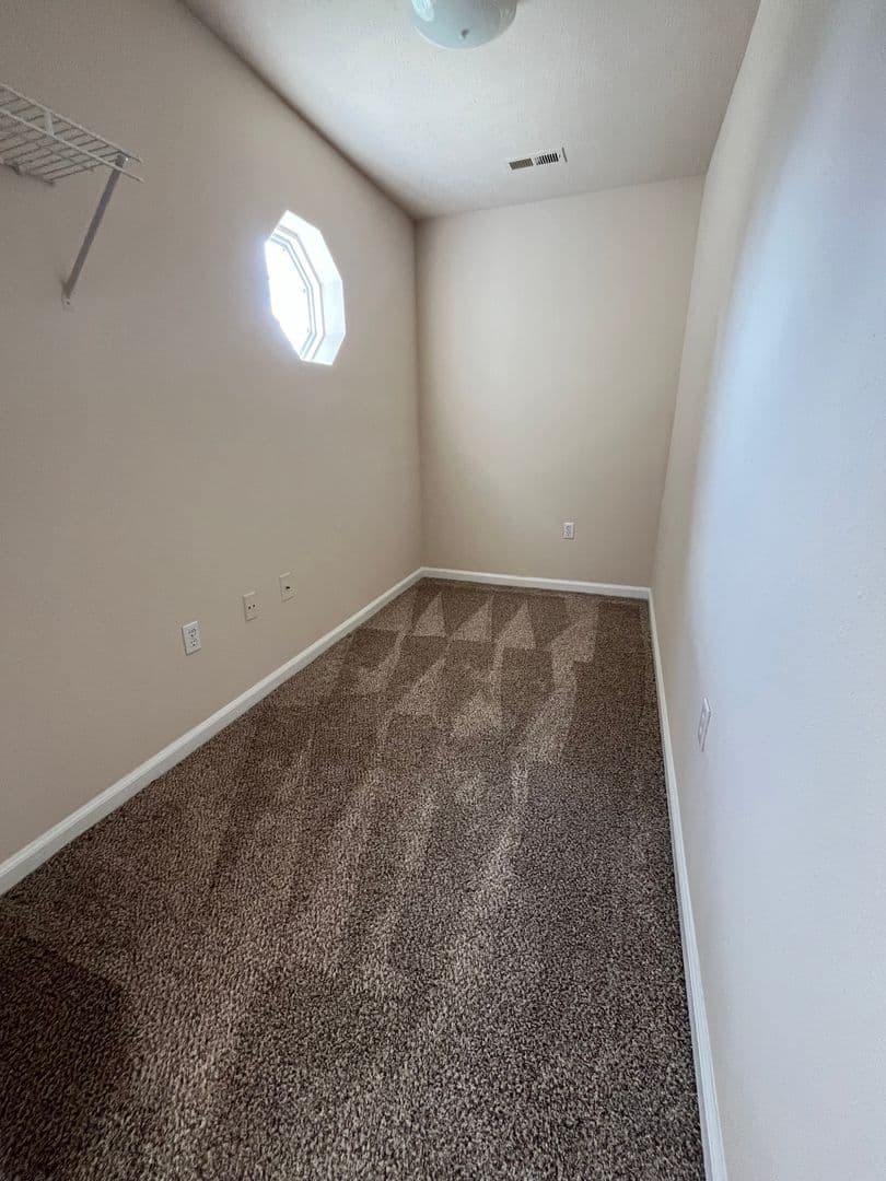 OMAHA Apartment: HILLSBOROUGH POINTE