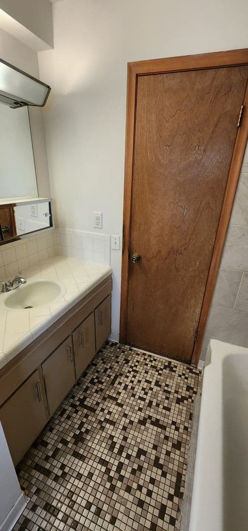 Omaha Apartment: 4955-4957 Cuming Street