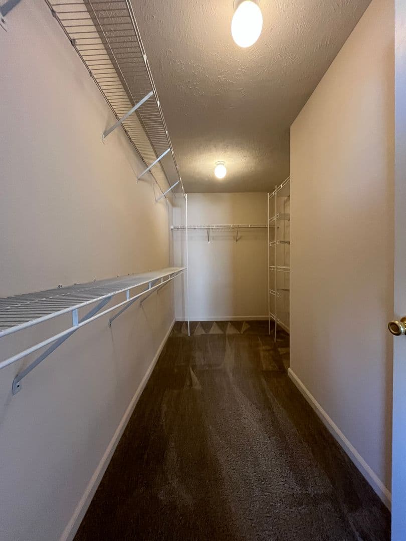 OMAHA Apartment: HILLSBOROUGH POINTE