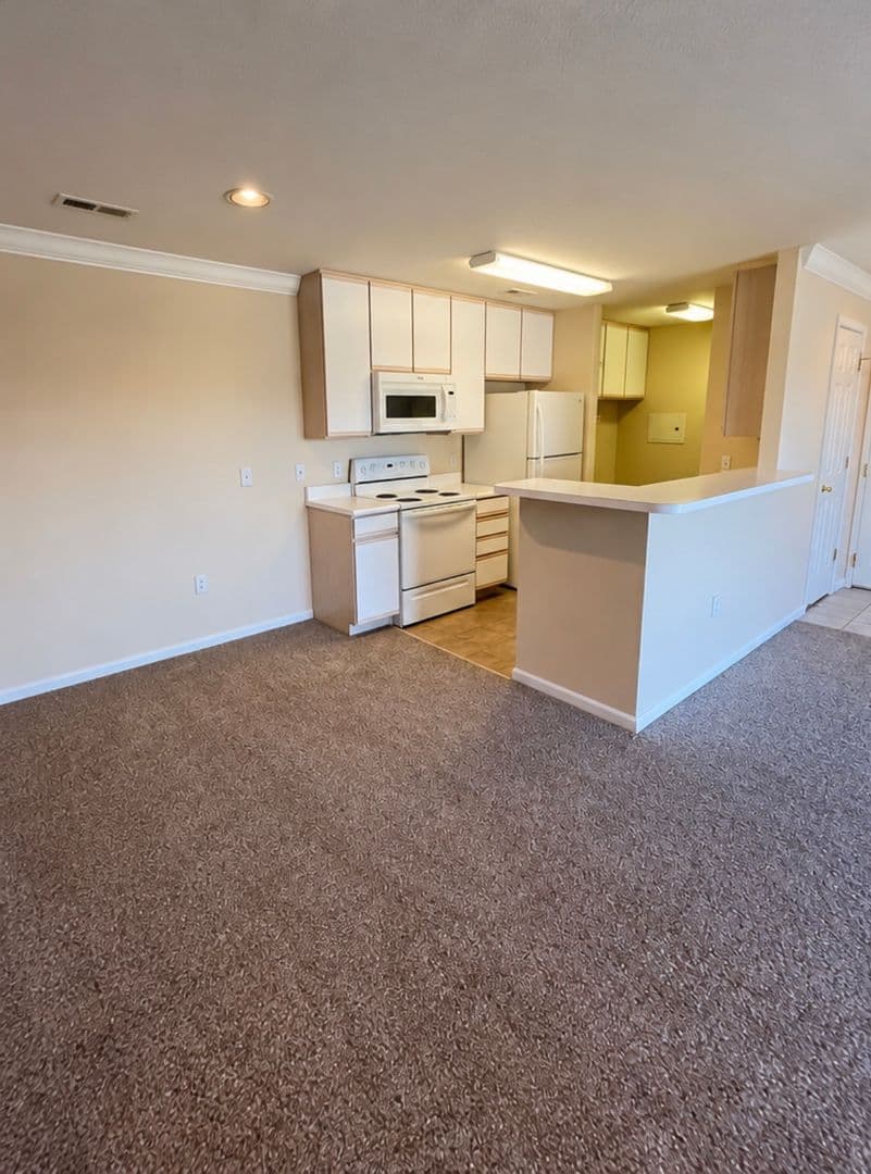 OMAHA Apartment: HILLSBOROUGH POINTE