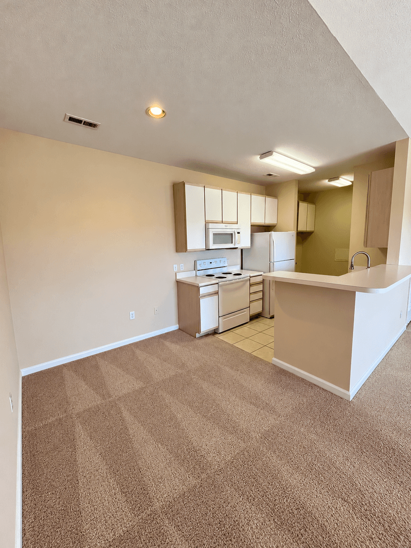 OMAHA Apartment: HILLSBOROUGH POINTE