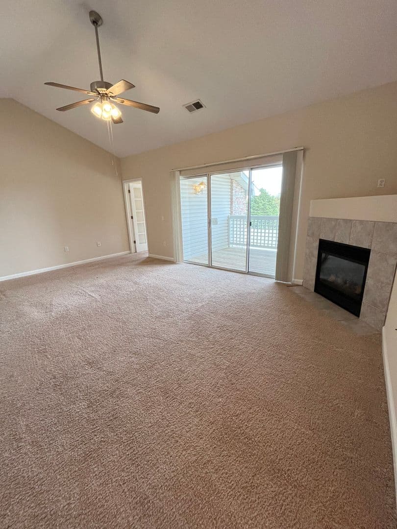 OMAHA Apartment: HILLSBOROUGH POINTE