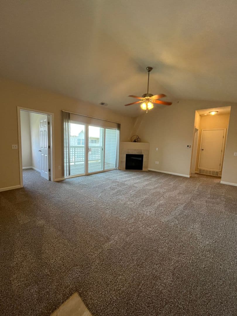 OMAHA Apartment: HILLSBOROUGH POINTE