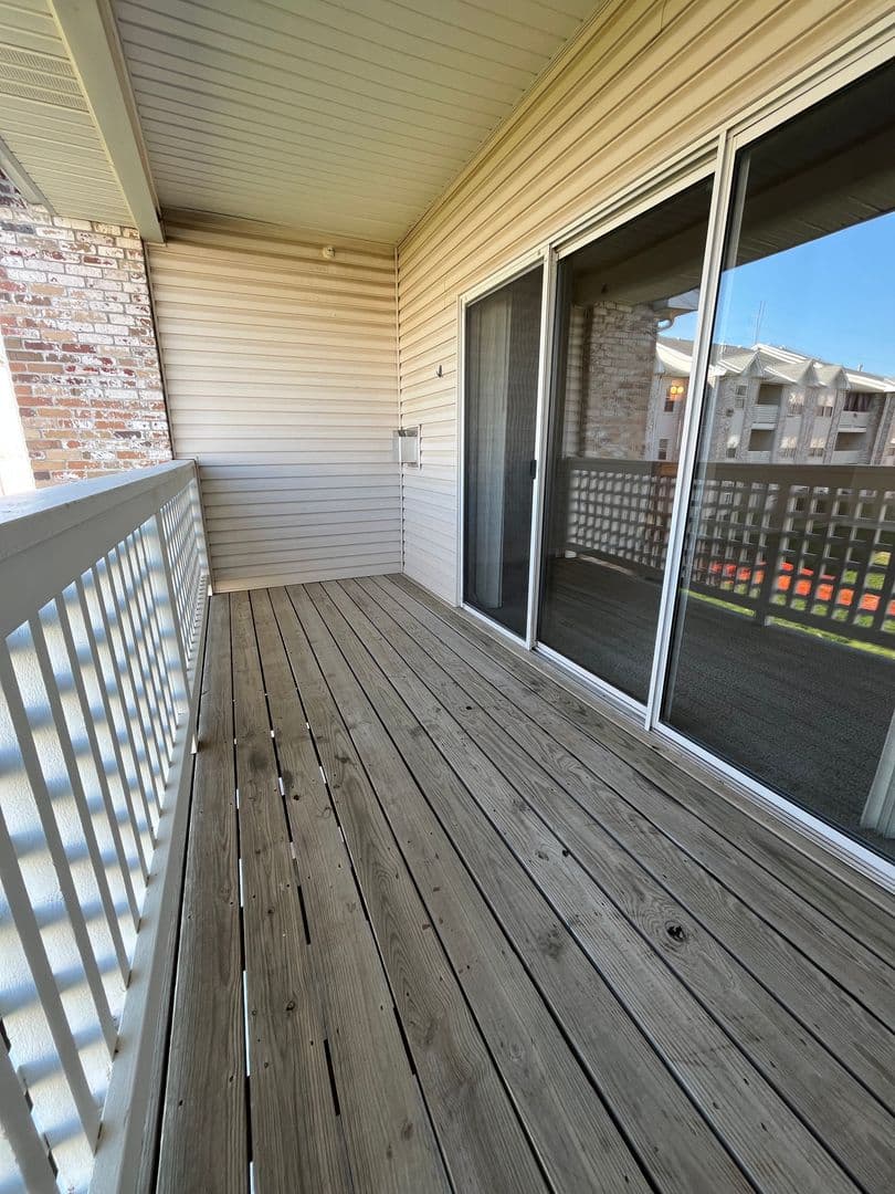OMAHA Apartment: HILLSBOROUGH POINTE