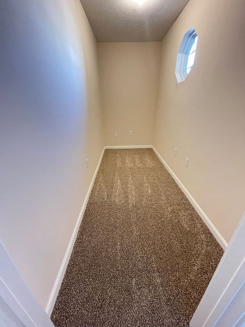 OMAHA Apartment: HILLSBOROUGH POINTE