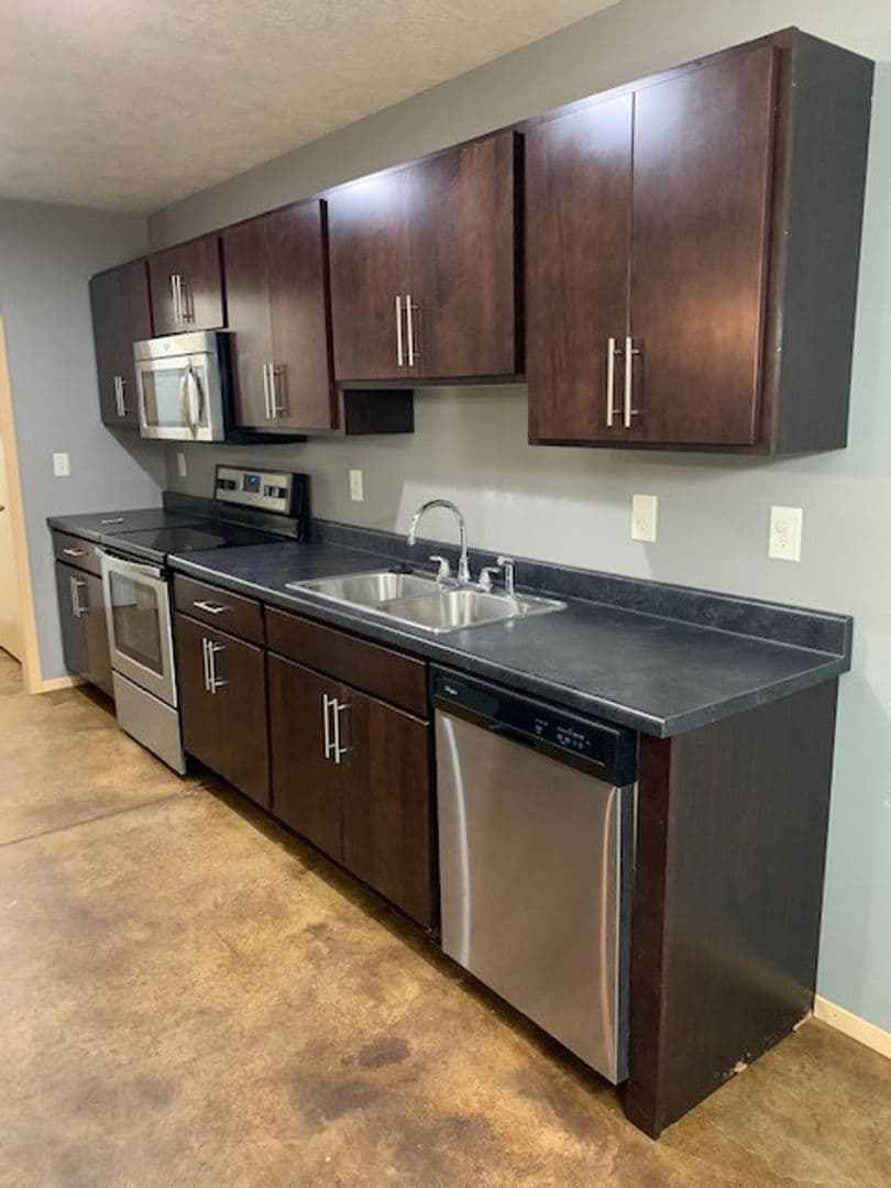 Tea Apartment: 400 Haley Pl