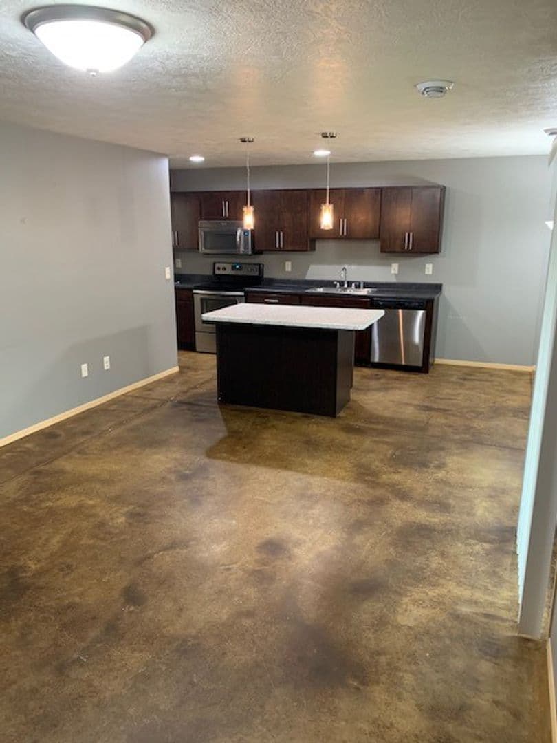 Tea Apartment: 400 Haley Pl