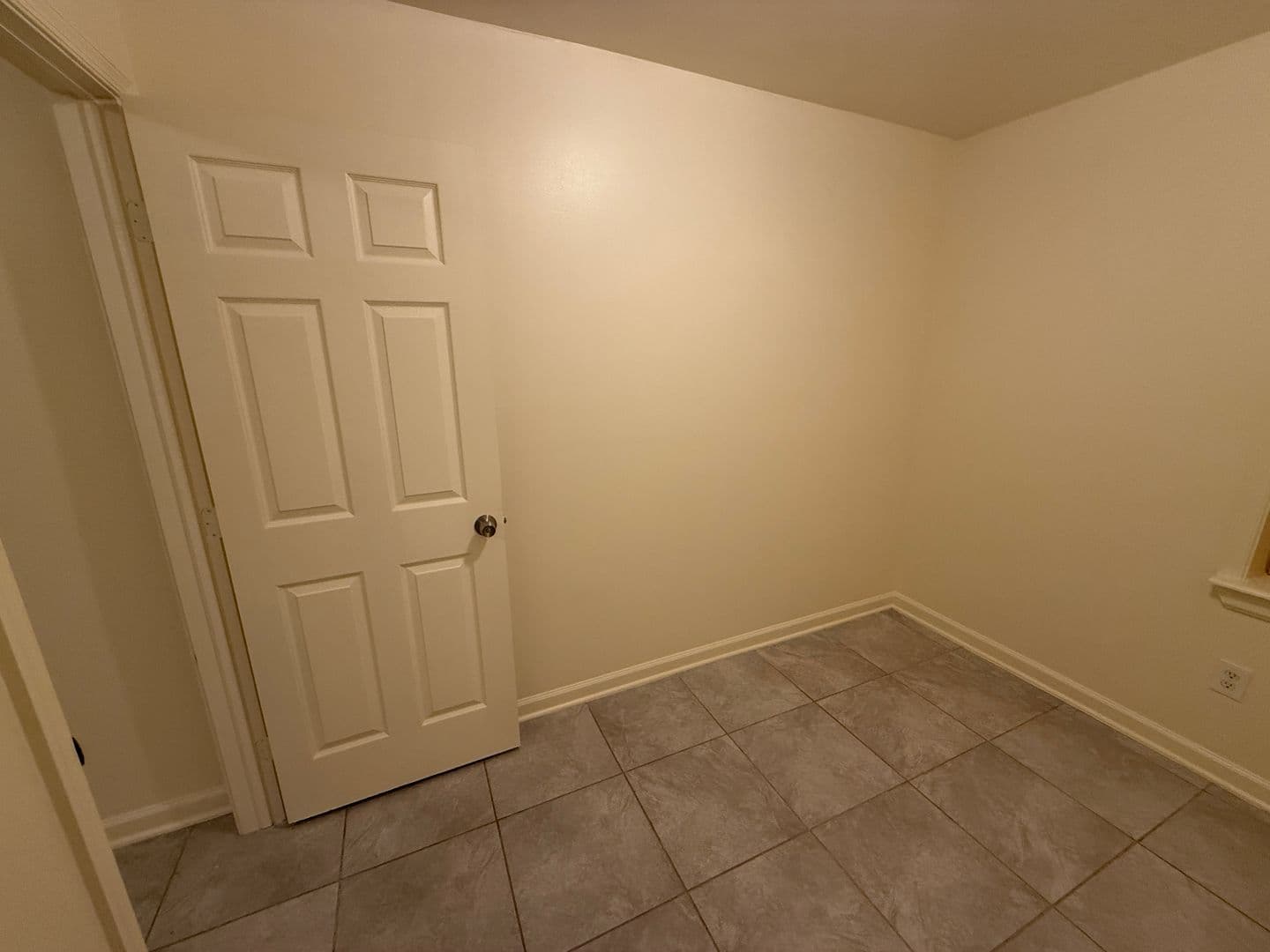Washington Apartment: 1717 S St SE
