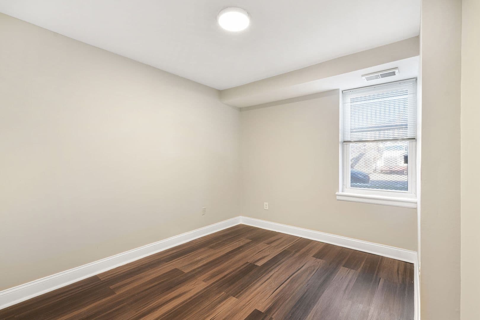 Washington Apartment: 1717 S St SE