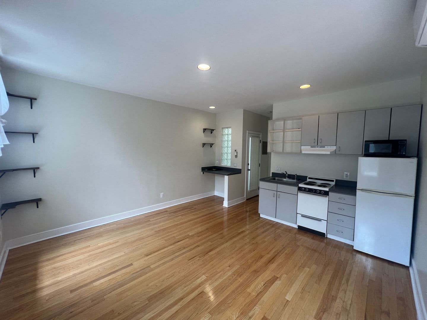 Washington Apartment: 459 M St NW