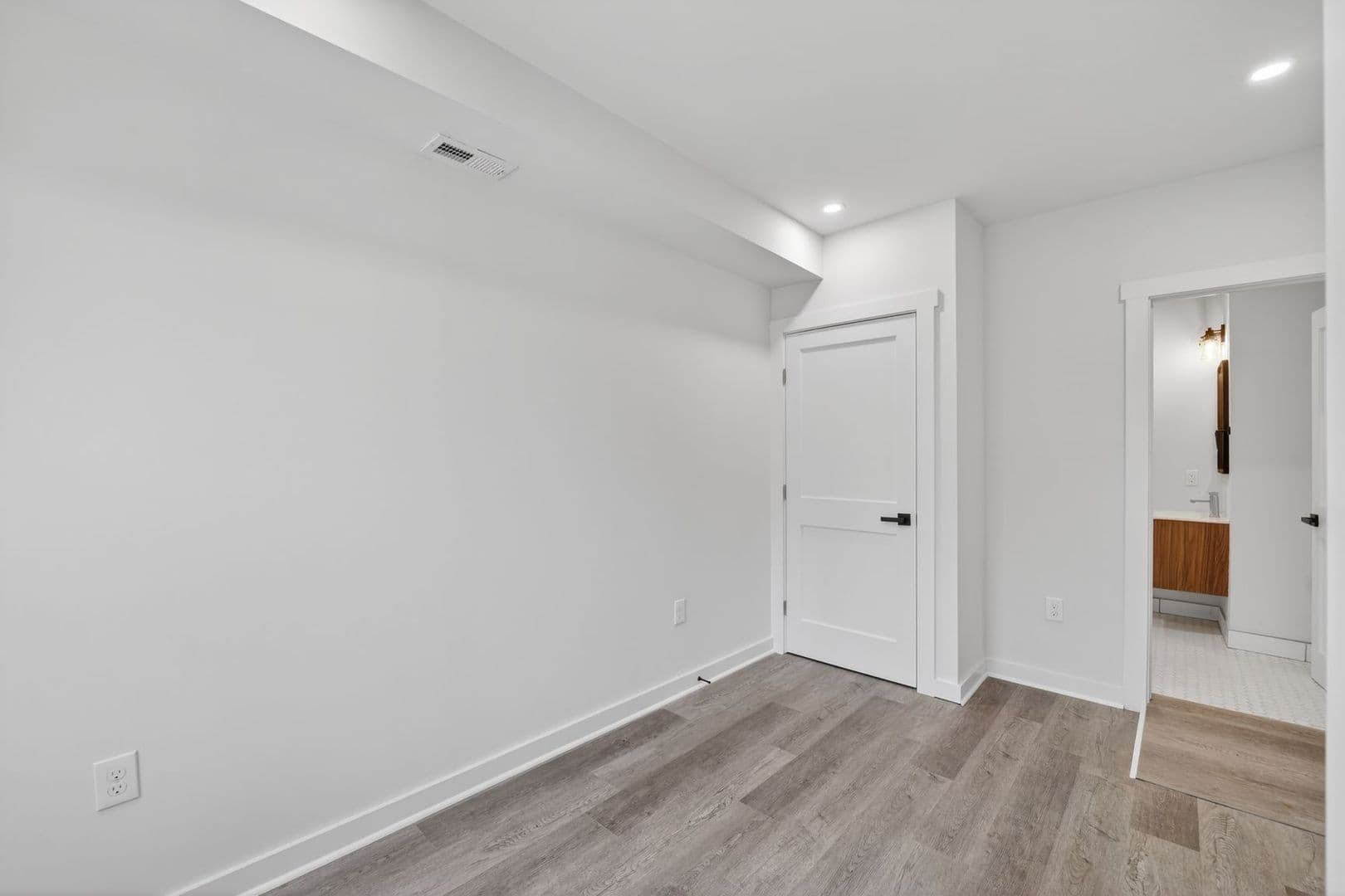 Washington Apartment: 1321 Anacostia Road SE