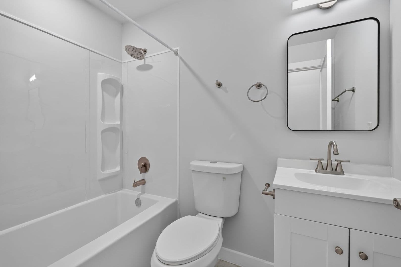 Washington Apartment: 1516 18th St SE