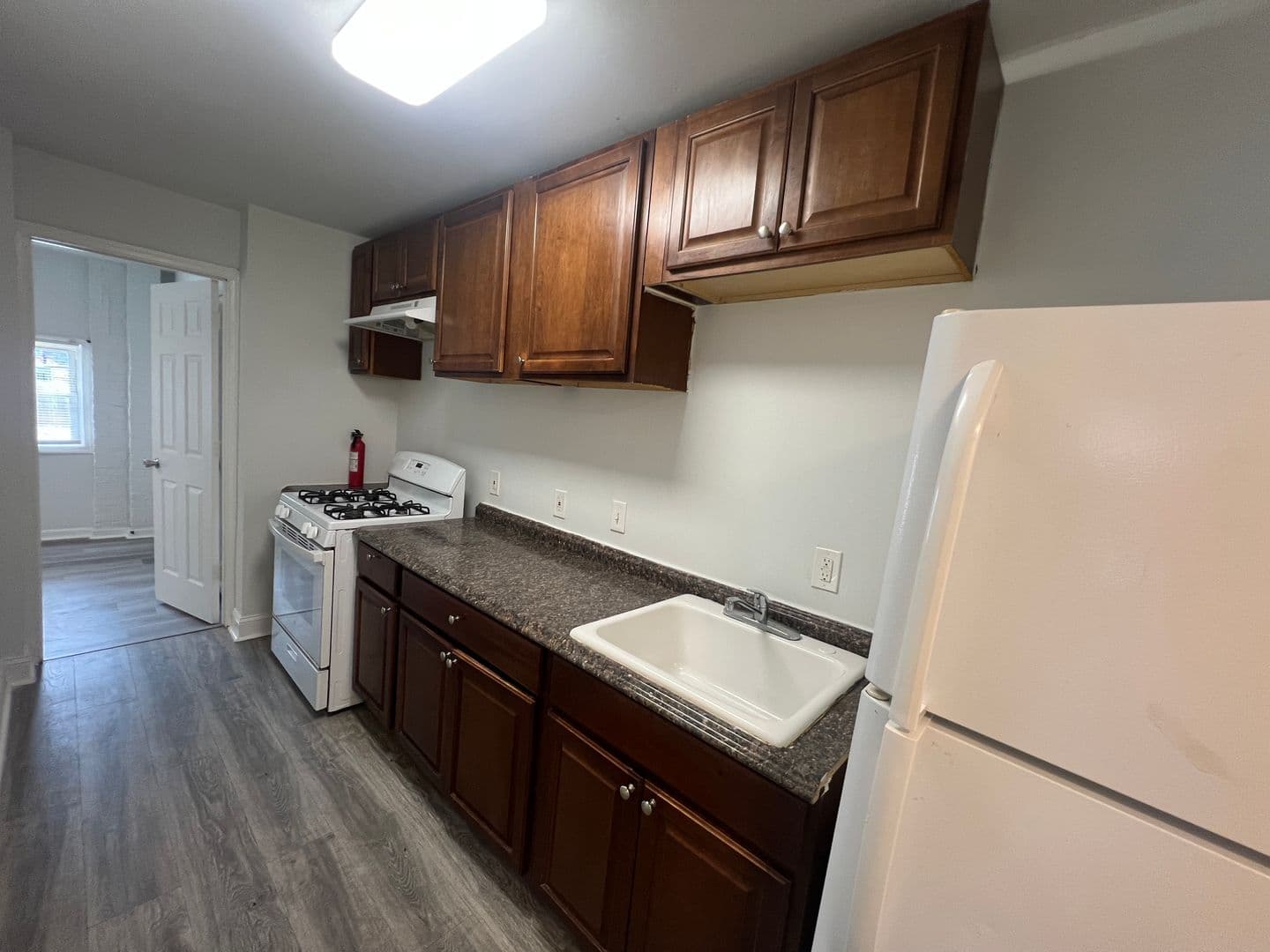 Washington Apartment: 2853 28th St, SE