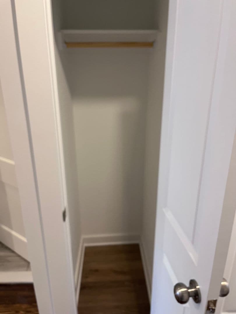 Washington Apartment: 4724 3rd Pl NW