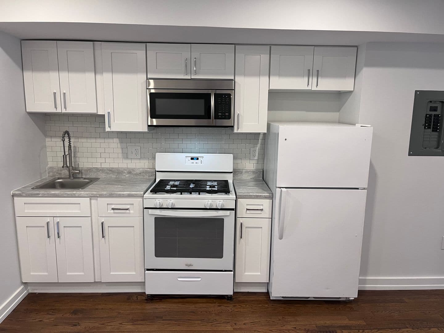 Washington Apartment: 4724 3rd Pl NW