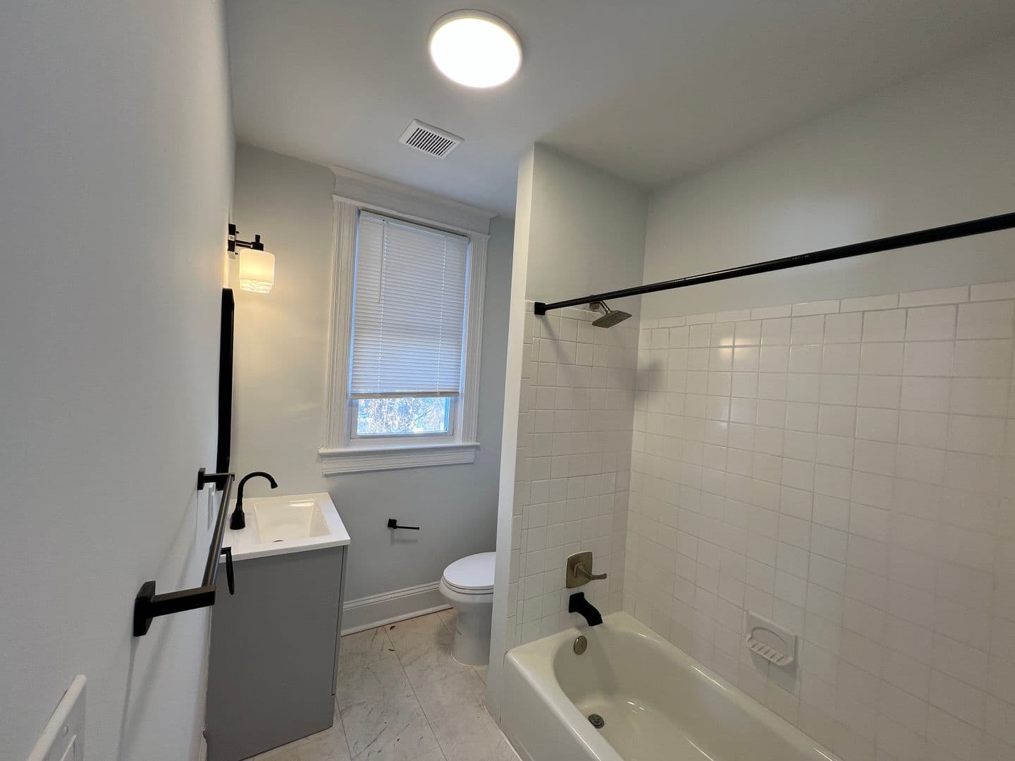 Washington Apartment: 1941 16th St SE
