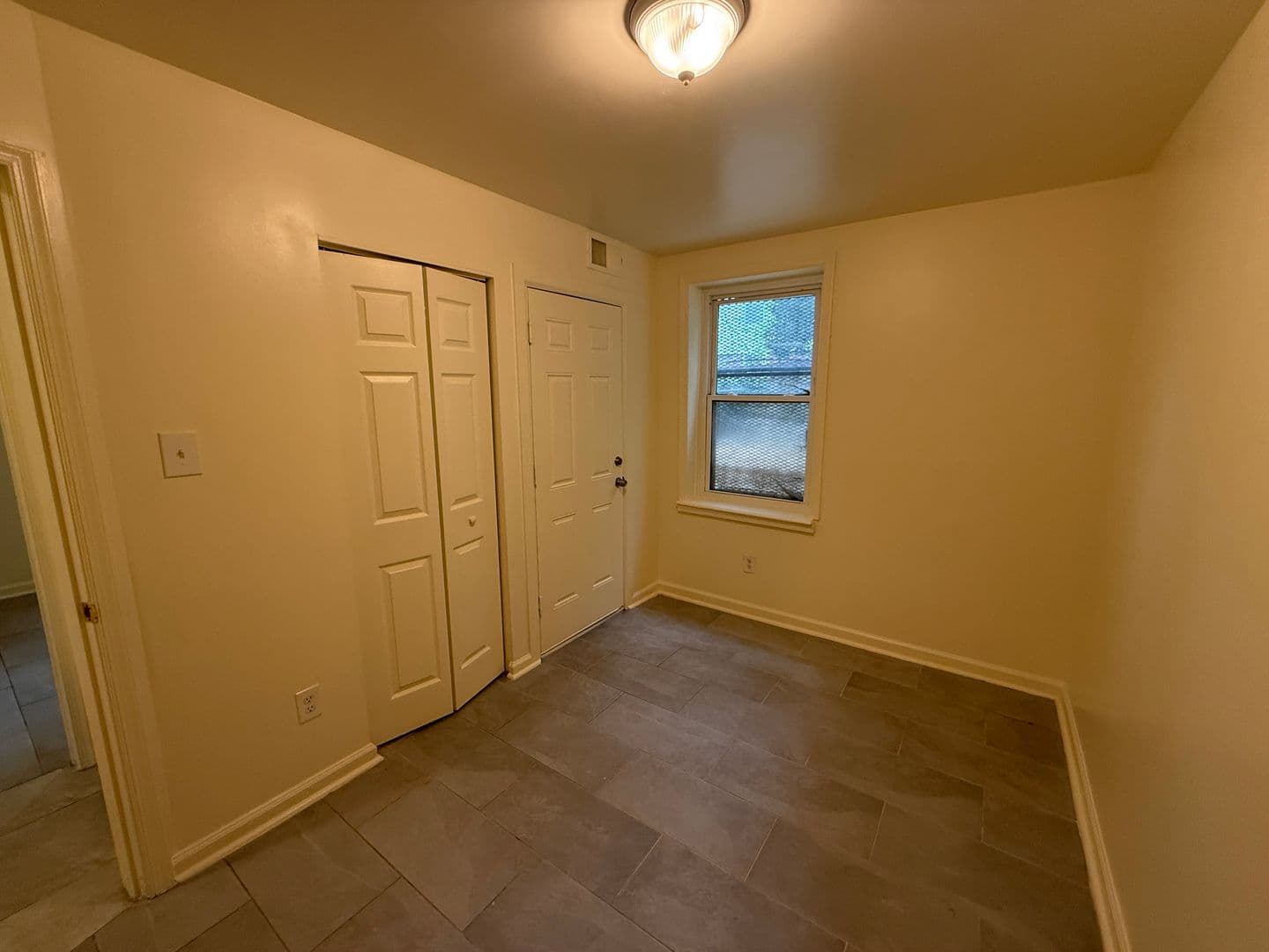Washington Apartment: 1717 S St SE