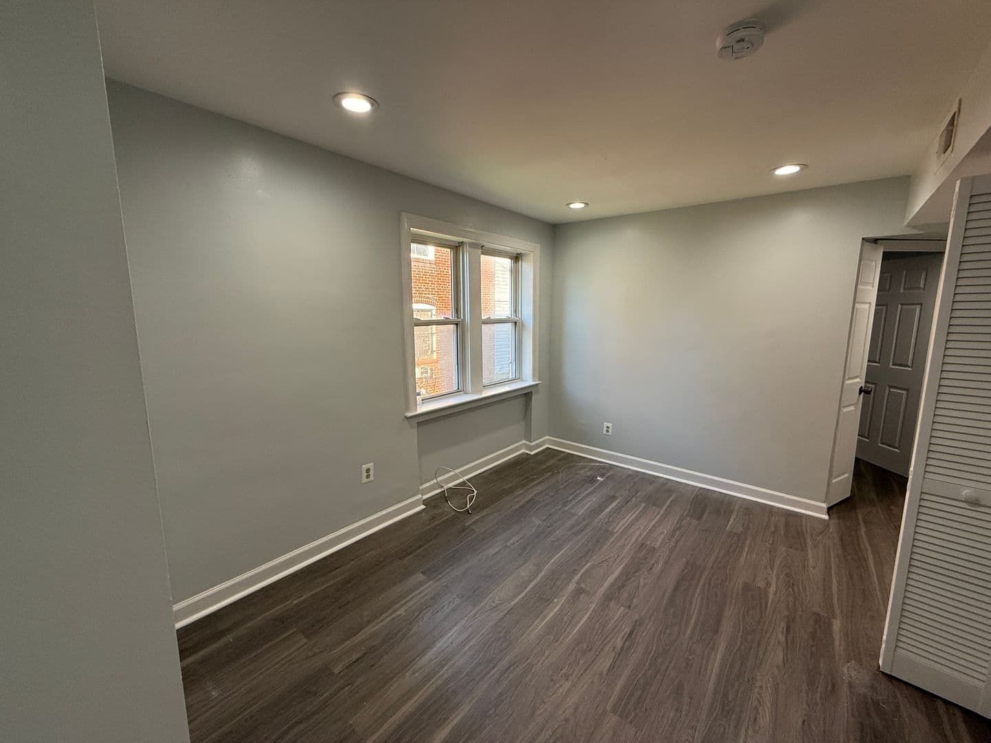 Washington Apartment: 2853 28th St, SE