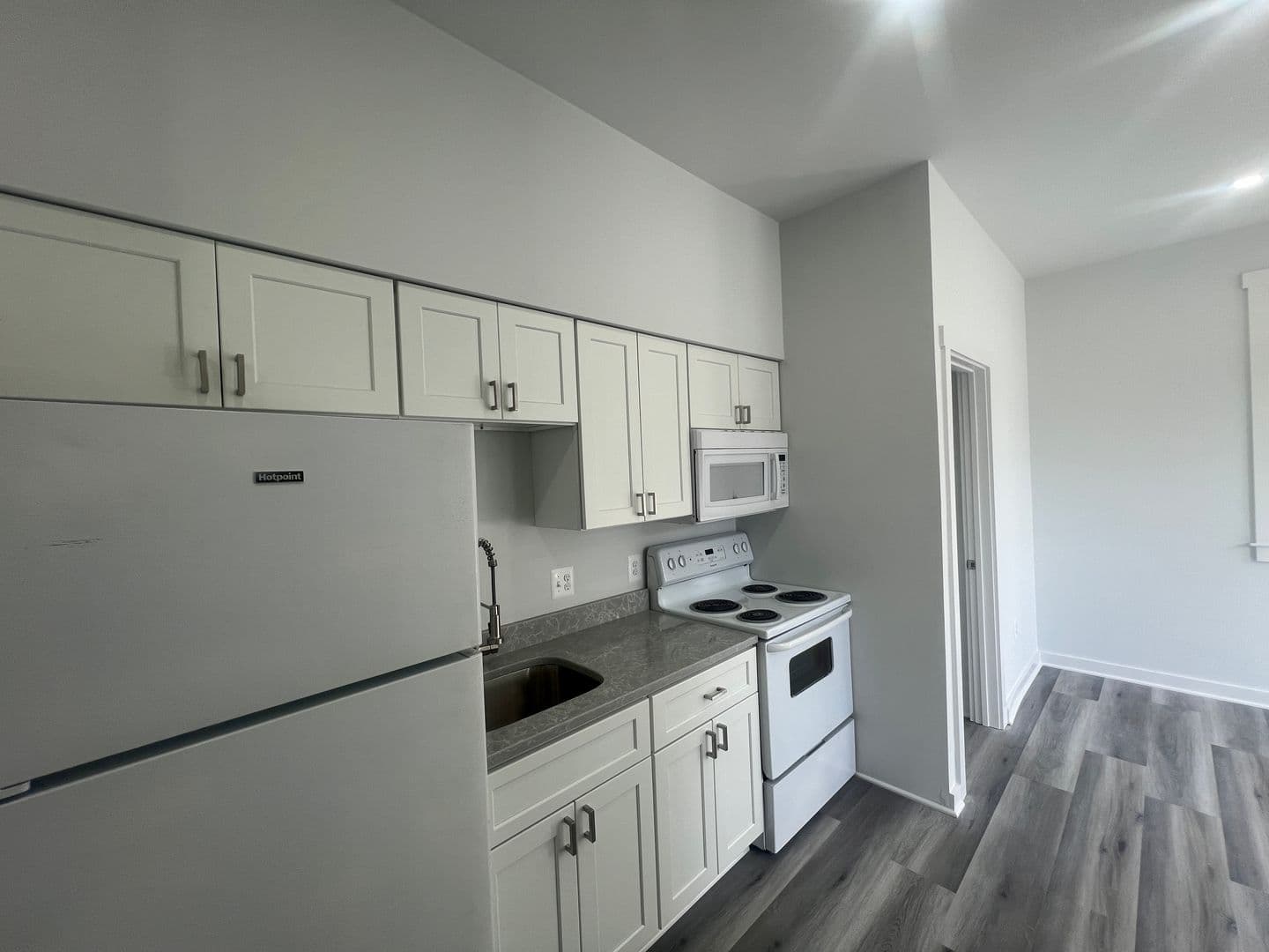 Washington Apartment: 1005 Rhode Island Ave