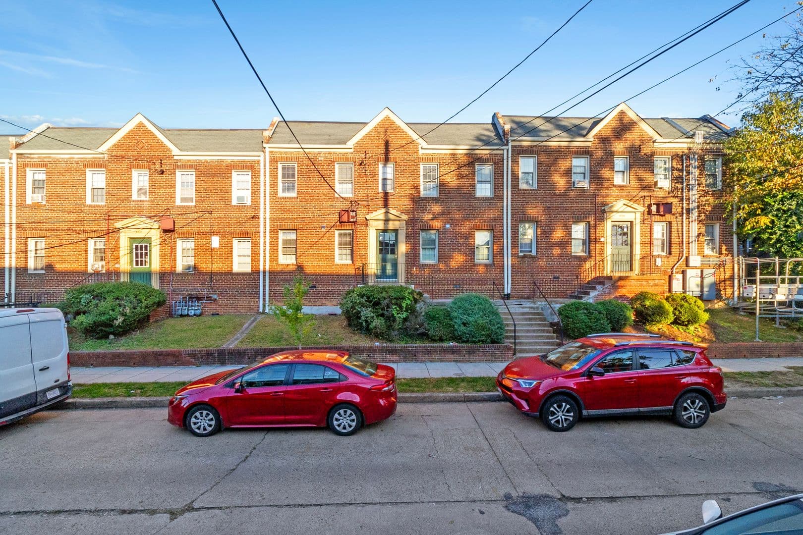 Washington Apartment: 4713 3rd Place NW